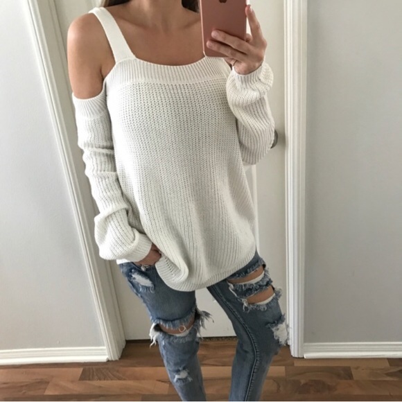 Tops - SALE/Re-Posh• Off White Cold-Shoulder Top